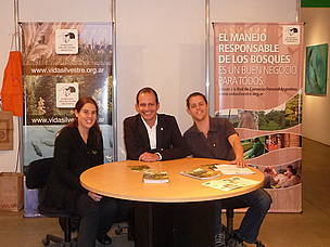 / ©: El manejo responsable de los bosques es un buen negocio para todos. Presencia de Vida Silvestre en la feria Eco Industria, 2011. / ©: El manejo responsable de los bosques es un buen negocio para todos. Presencia de Vida Silvestre en la feria Eco Industria, 2011.