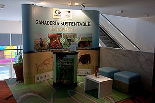  / &copy;: Stand de Vida Silvestre en el Congreso Internacional de Pastizales, Rosario, Santa Fe